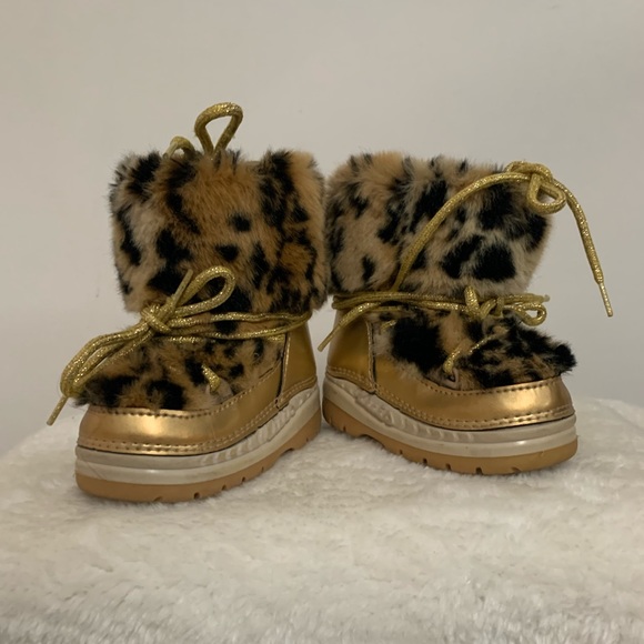 Brown’s faux fur baby boots - Picture 1 of 5